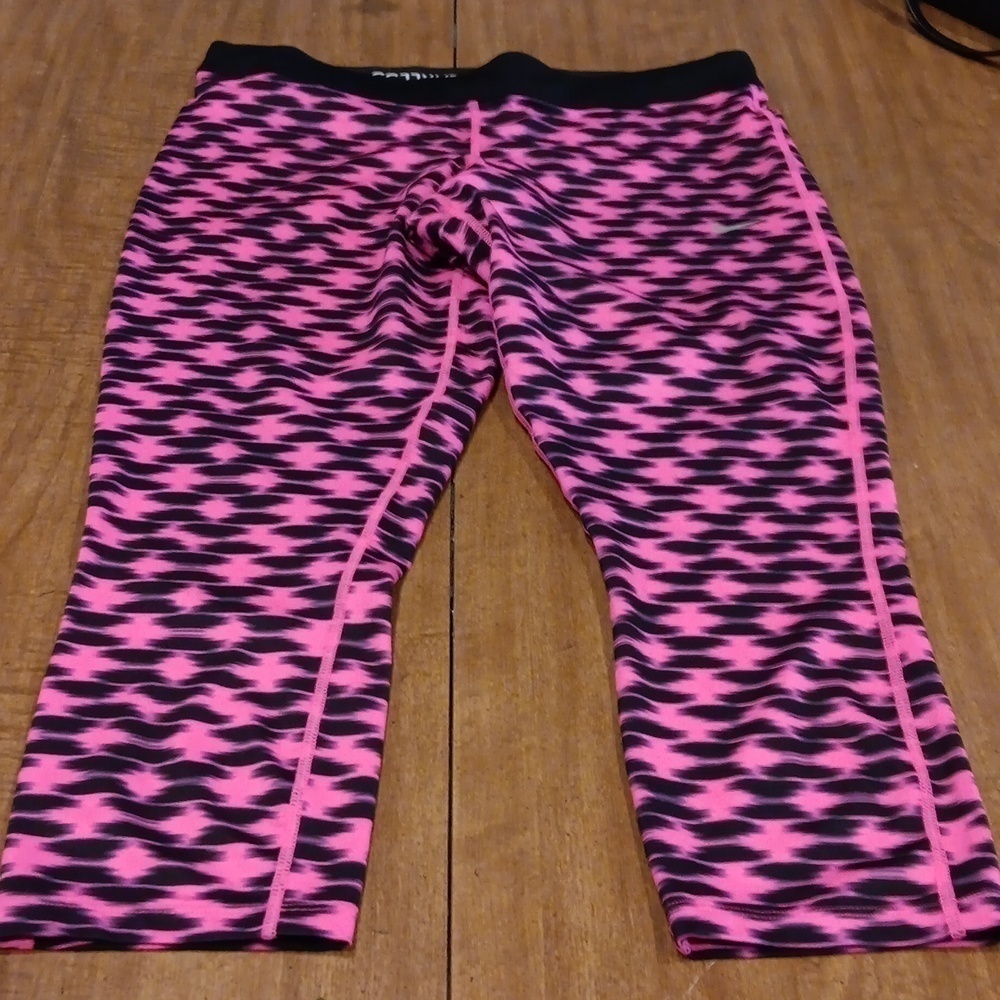 Nike dry fit Capri yoga/workout pants. Size xl